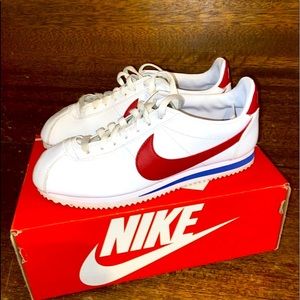 Women’s’ Nike Cortez Runners Size 8.5